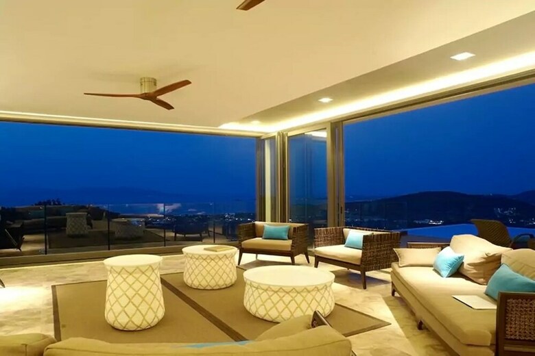 9 Bedroom Sea View Villa Blue