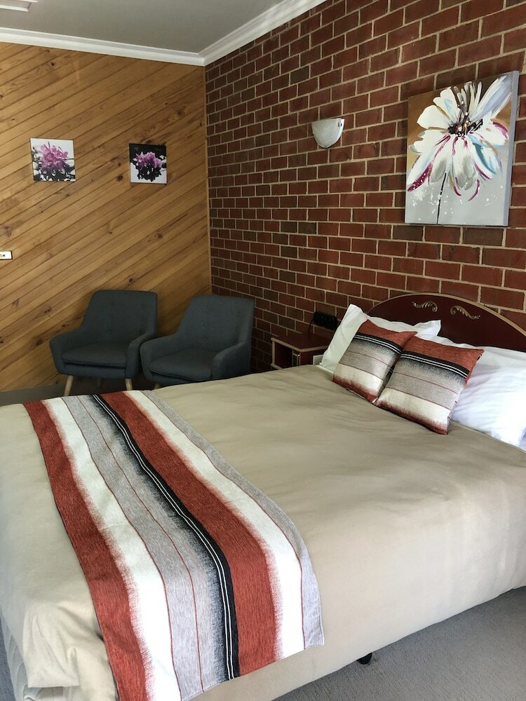 The Elms Motor Inn