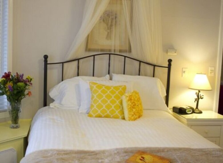 Bed & Breakfast Inn At The Lake