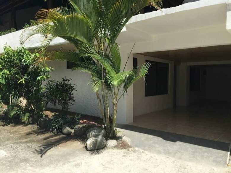 Hostal Manuel Antonio Hostel Resort