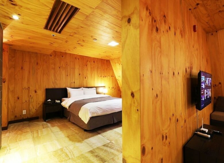 Maple Hotel