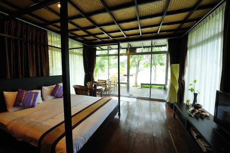 Hotel Suan Muang Porn