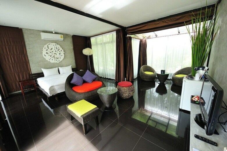 Hotel Suan Muang Porn