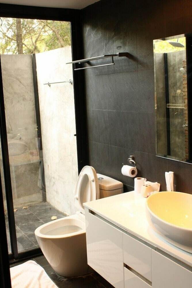 Hotel Suan Muang Porn