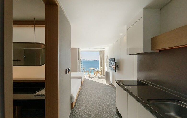 La Terrace Club Hotel & Villa
