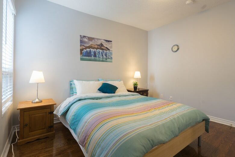 Applewood Suites - 4 Bdrm King West