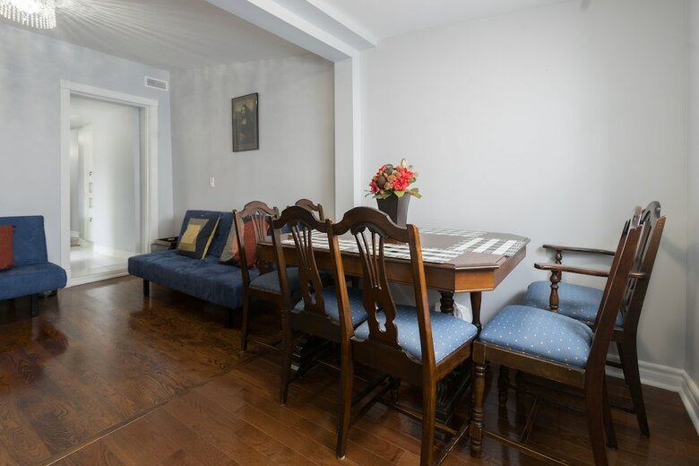 Applewood Suites - 4 Bdrm King West