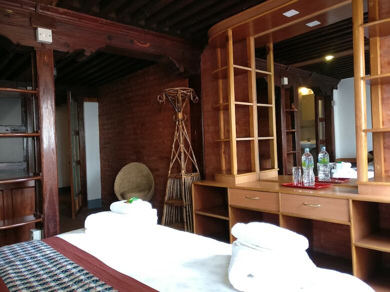 Hotel Hiranya Guest House