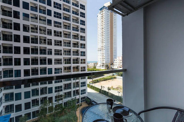 Apartamentos Nam Talay Jomtien Beach