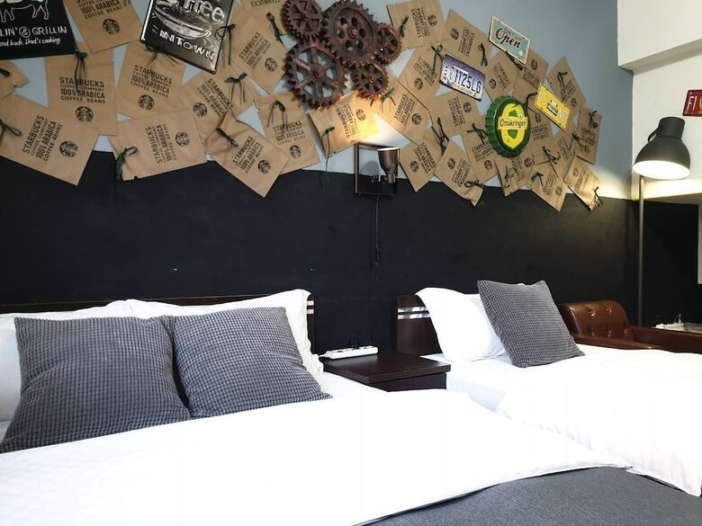 Hotel Meow Meow Hostel