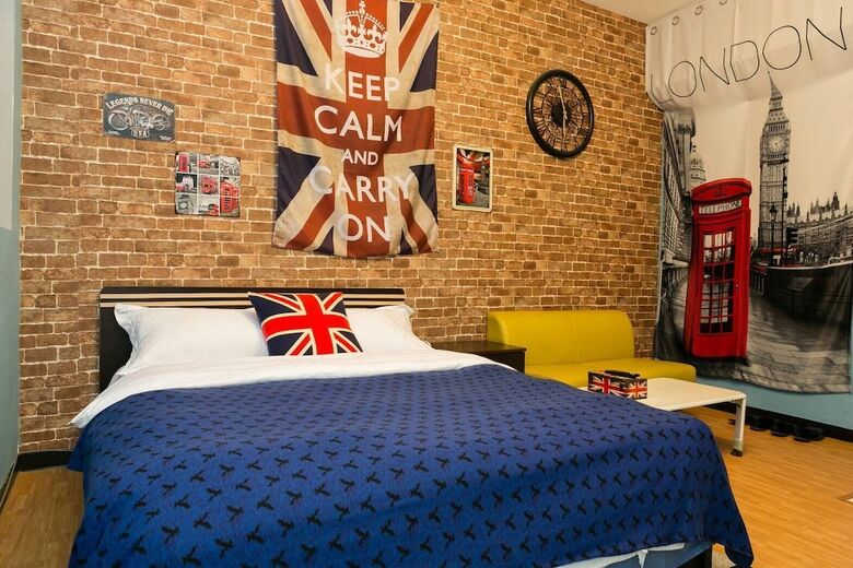 Hotel Meow Meow Hostel