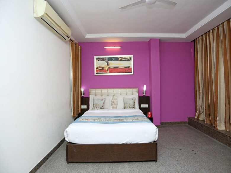 Hotel Oyo 8536 Azad Square