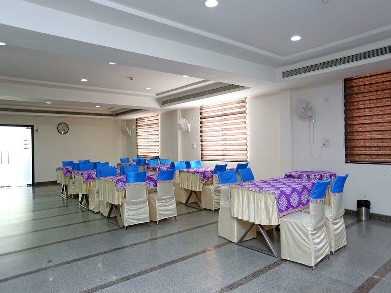 Hotel Oyo 8536 Azad Square