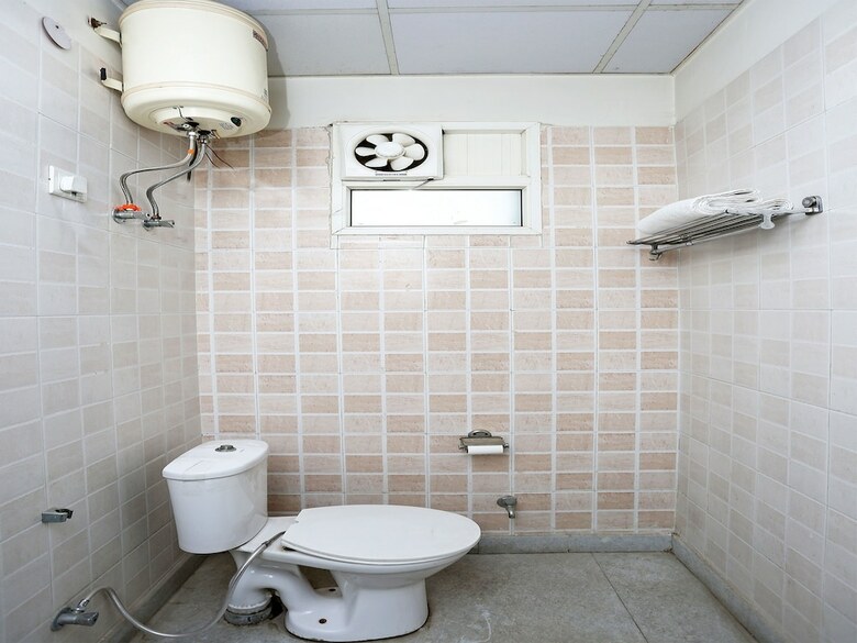 Hotel Oyo 8536 Azad Square