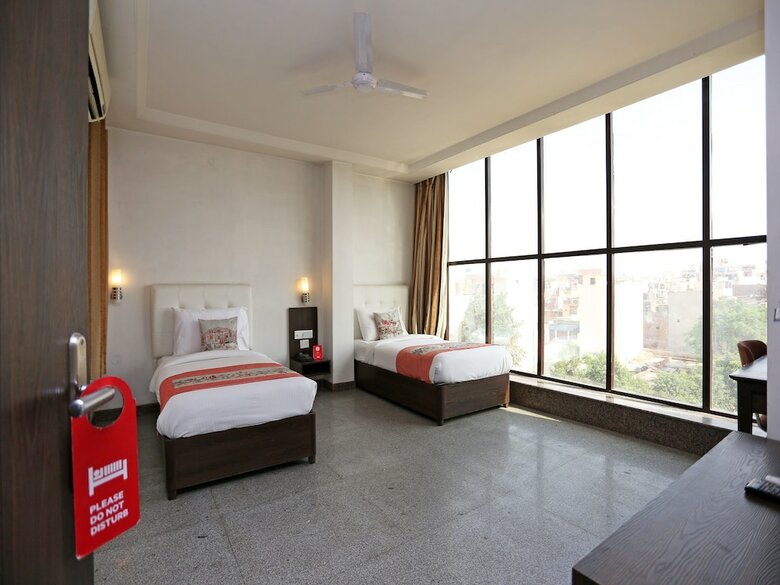 Hotel Oyo 8536 Azad Square