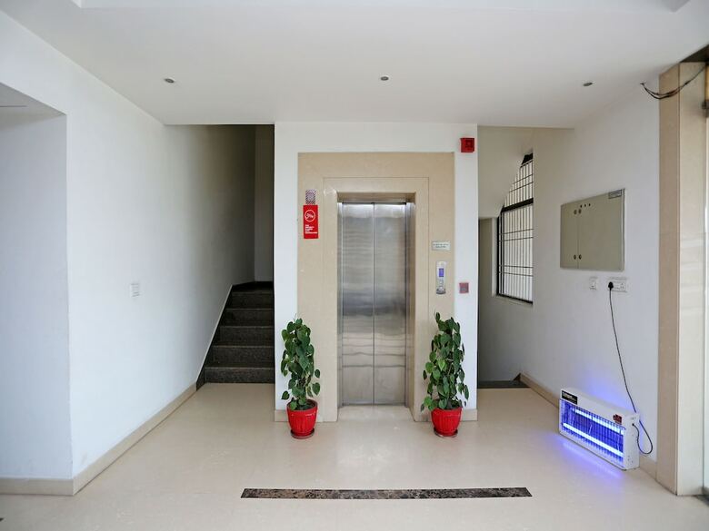 Hotel Oyo 8536 Azad Square