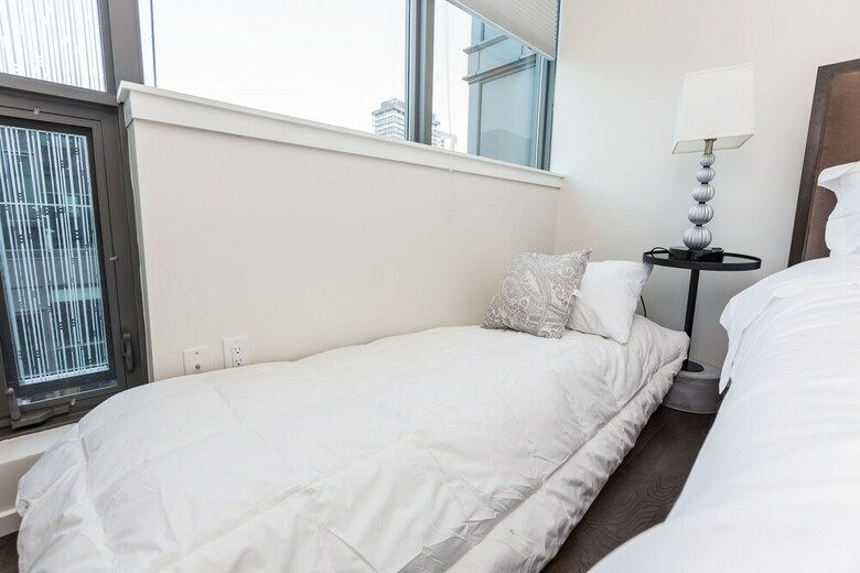Applewood Suites - 2 Bdrm King & Spadina