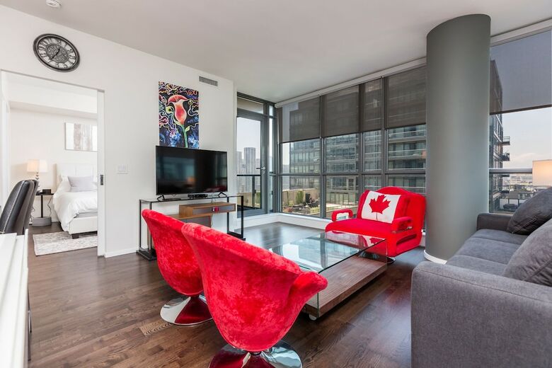 Applewood Suites - 2 Bdrm King & Spadina