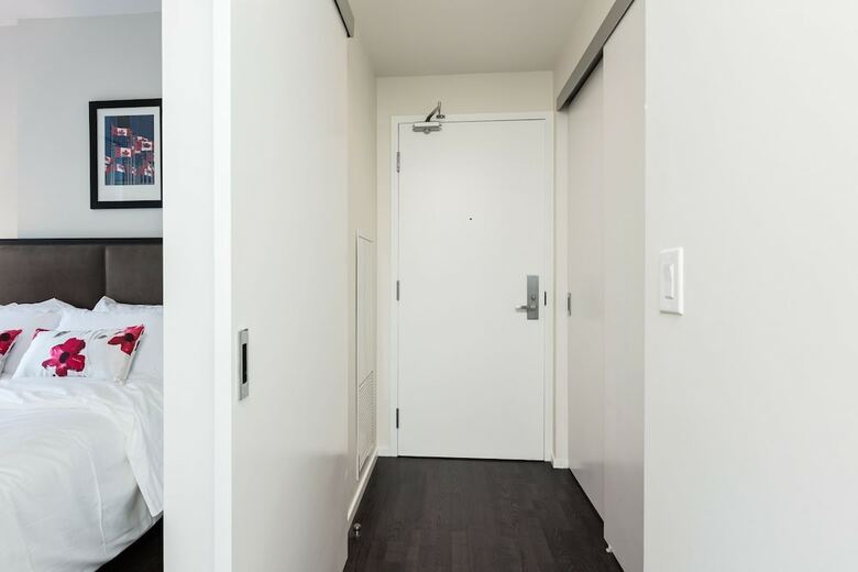 Applewood Suites - 2 Bdrm King & Spadina