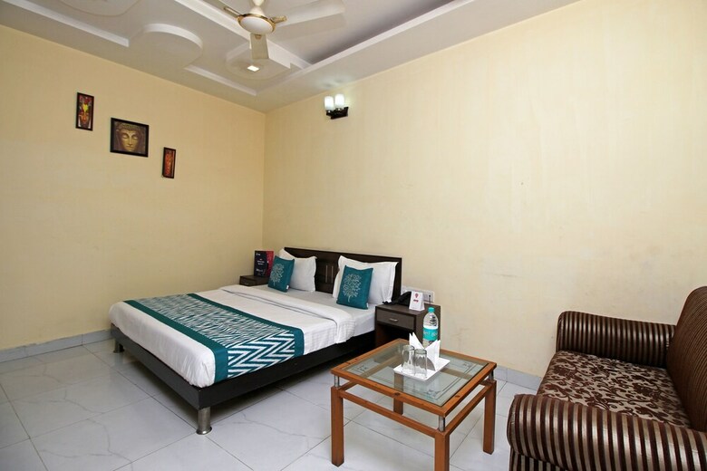 Hotel Oyo 7353 Ambrosia
