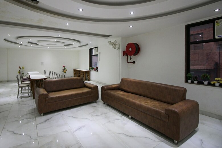 Hotel Oyo 7353 Ambrosia