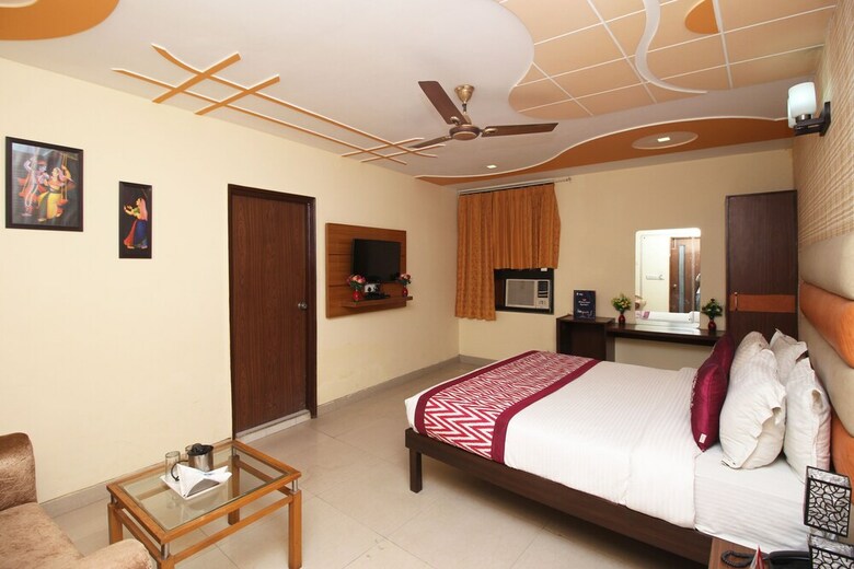 Hotel Oyo 7353 Ambrosia