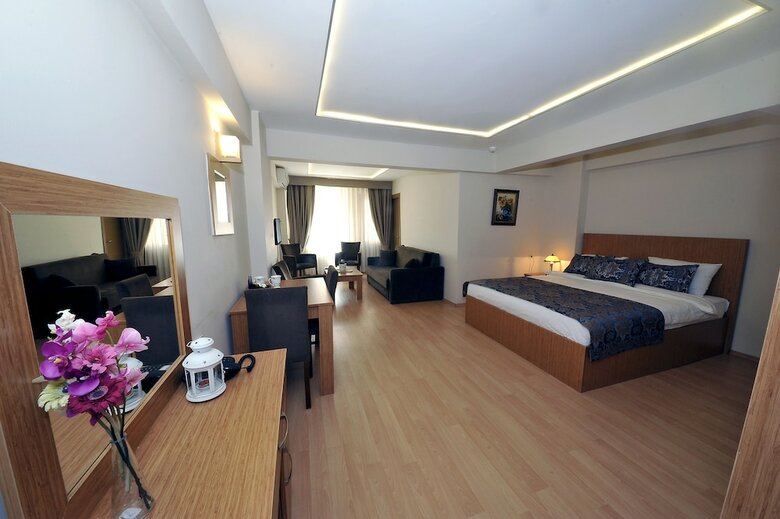 Hotel Aiza Suites