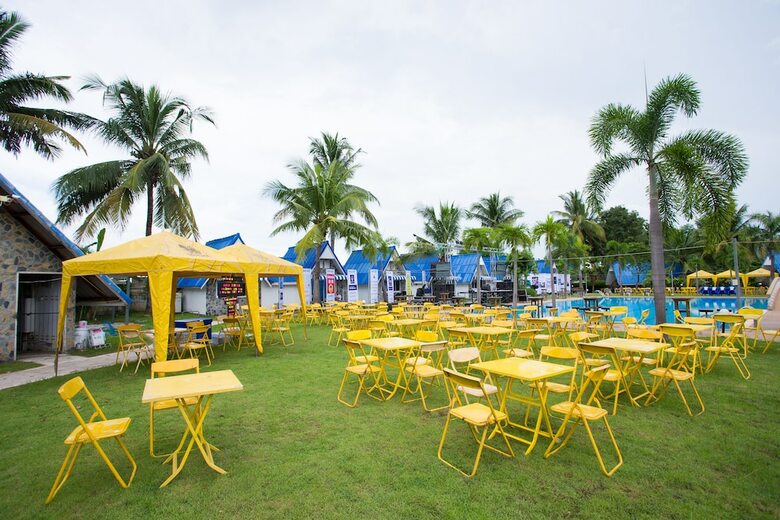 Castle Howchow Beach Resort Hotel