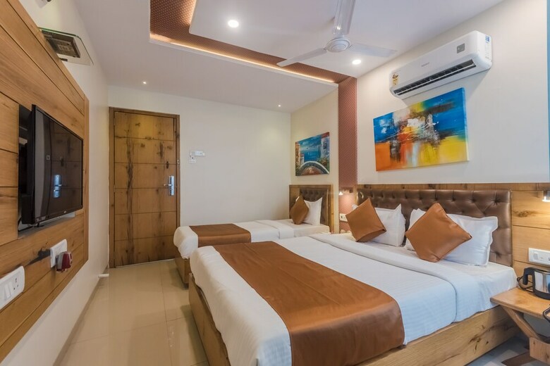 Oyo 8490 Hotel Grandeur