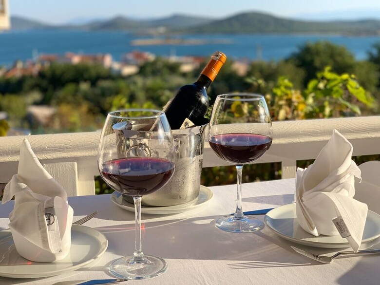Hotel Cunda Pur Beyaz Otel