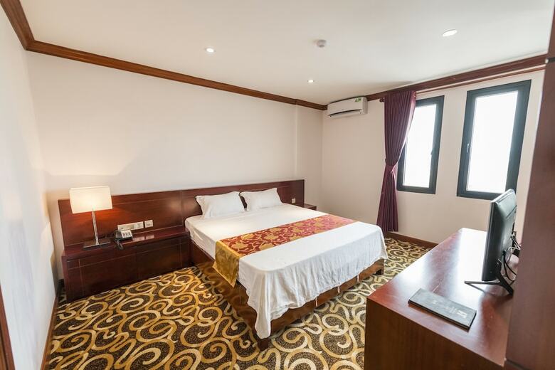 Hoang Trung Co To Hotel