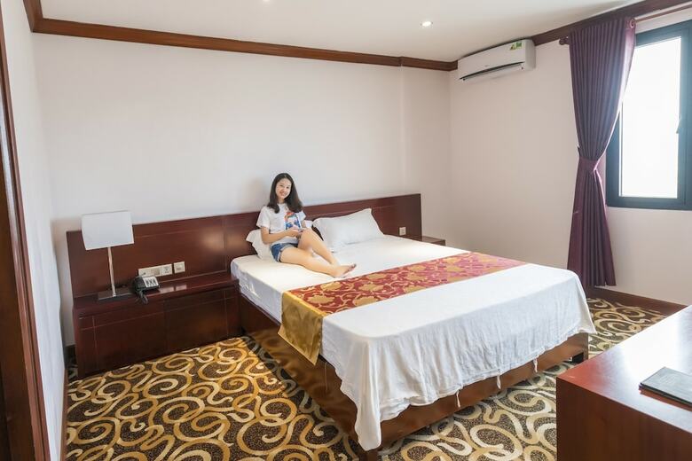 Hoang Trung Co To Hotel