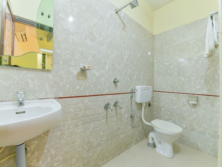 Hotel Oyo 8214 Malabar Plaza Residency 1