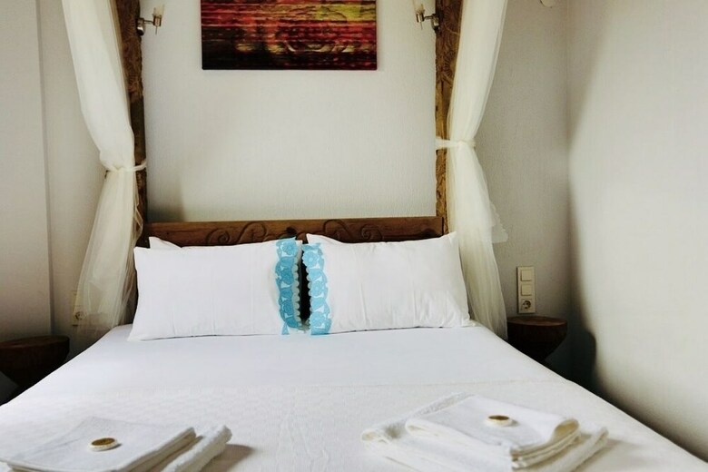 Bozcaada Iris Hotel