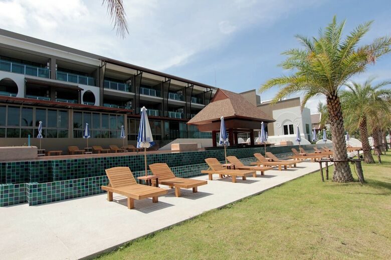 Hotel Maikhao Palm Beach Resort