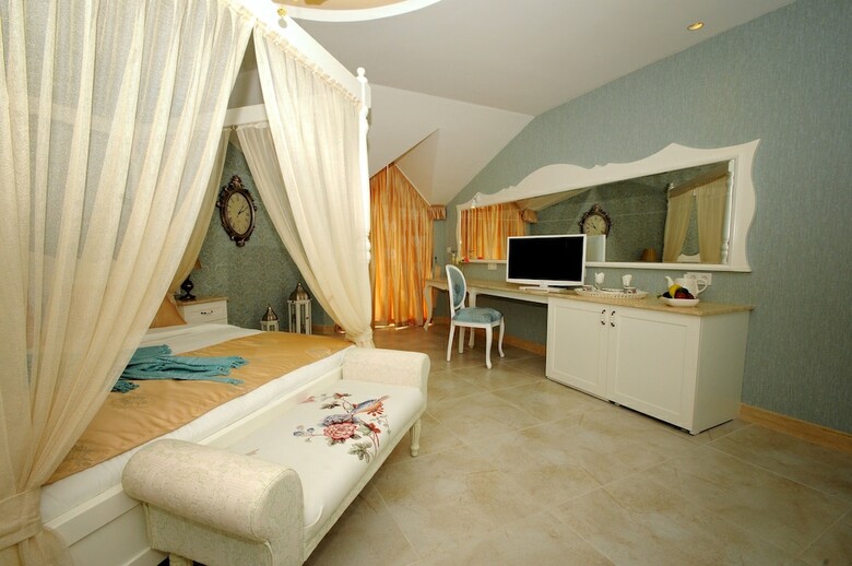 Sea Breeze Hotel & Apartments