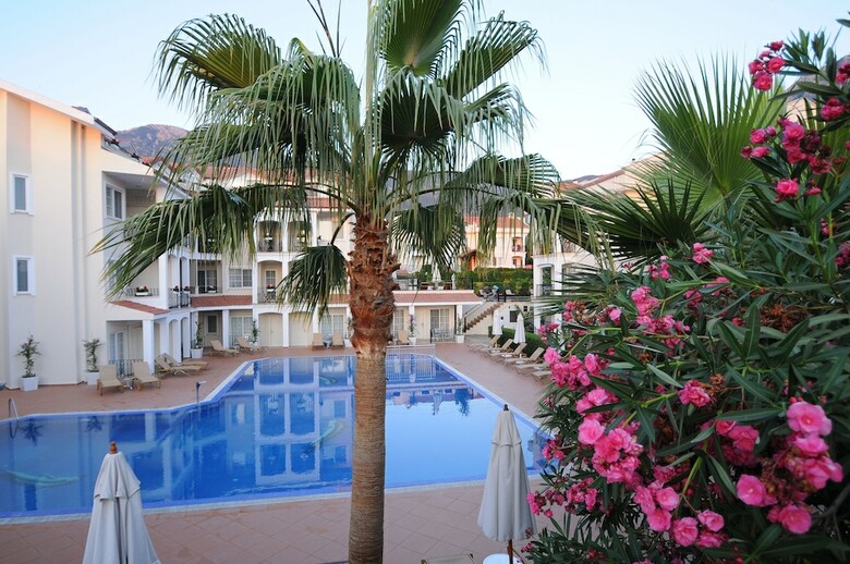 Sea Breeze Hotel & Apartments