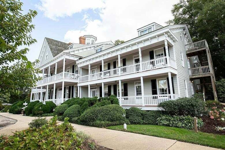 Hotel The Waterfront Historic Kent Manor Inn