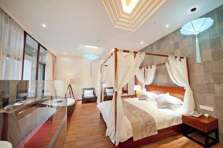 Guilin Crystal Crescent Moon Hotel