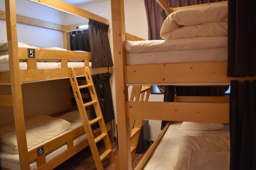 Hostal Hop Step Inn - Hostel