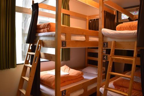 Hostal Hop Step Inn - Hostel