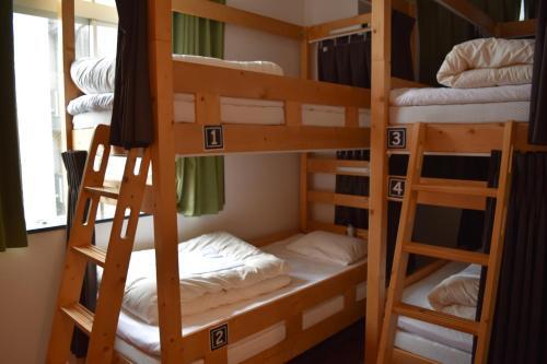 Hostal Hop Step Inn - Hostel