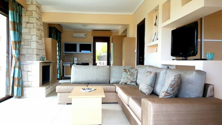 Bungalow White Apartments And Suites