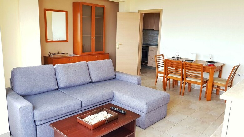 Bungalow White Apartments And Suites