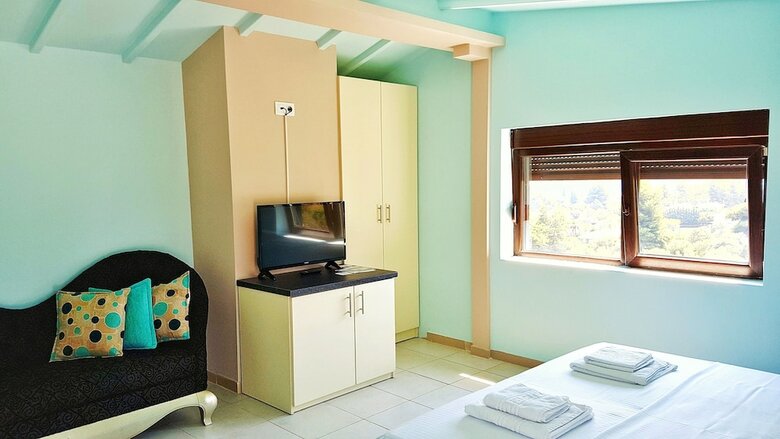 Bungalow White Apartments And Suites