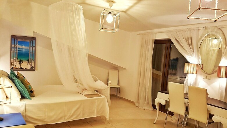 Bungalow White Apartments And Suites