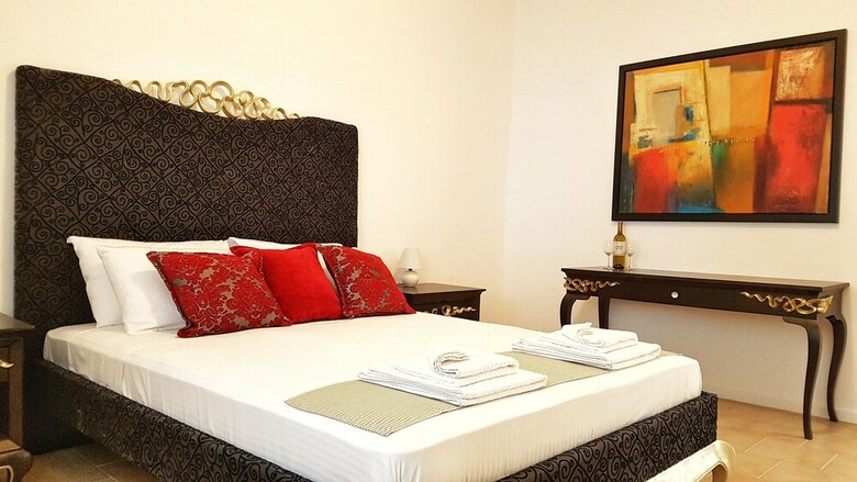 Bungalow White Apartments And Suites
