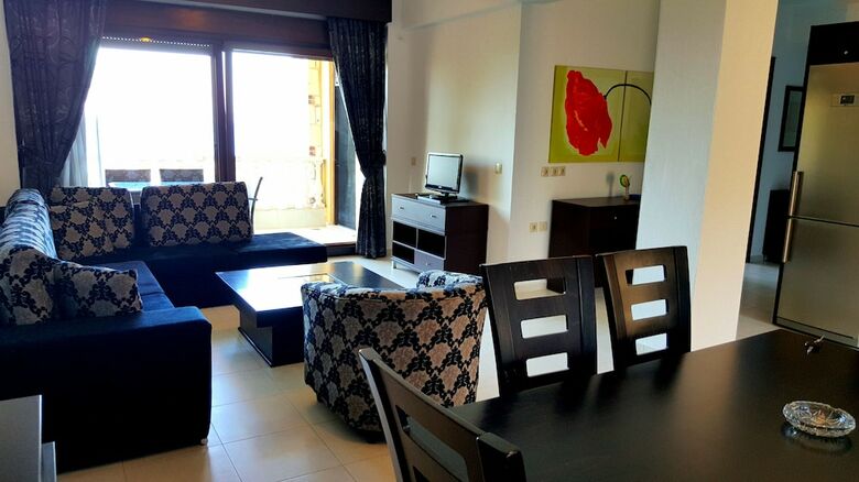 Bungalow White Apartments And Suites