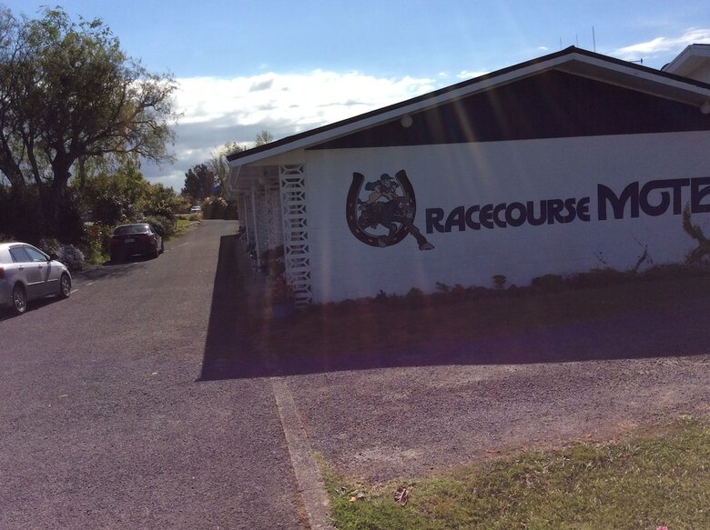 Aparthotel Racecourse Motel Paeroa