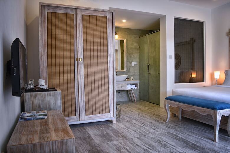 Hotel Triple O Six